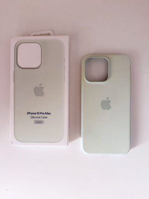 Apple MagSafe case for iPhone 15 Pro Max used, pistachio