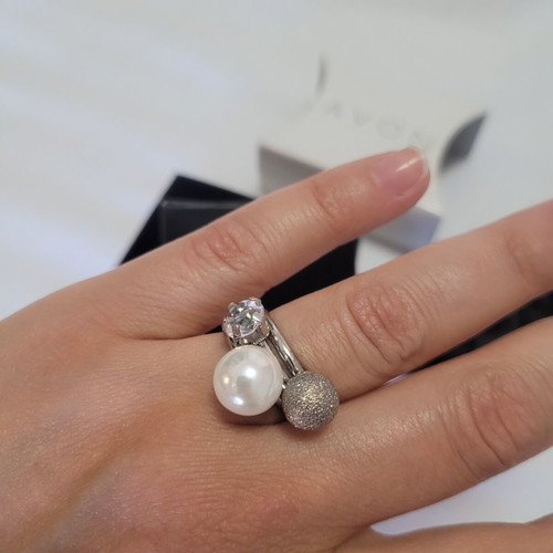 Avon set of 3 adjustable rings