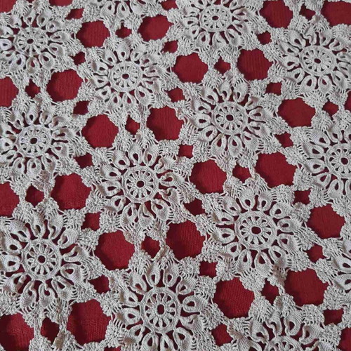 Round crocheted tablecloth used, 140 cm