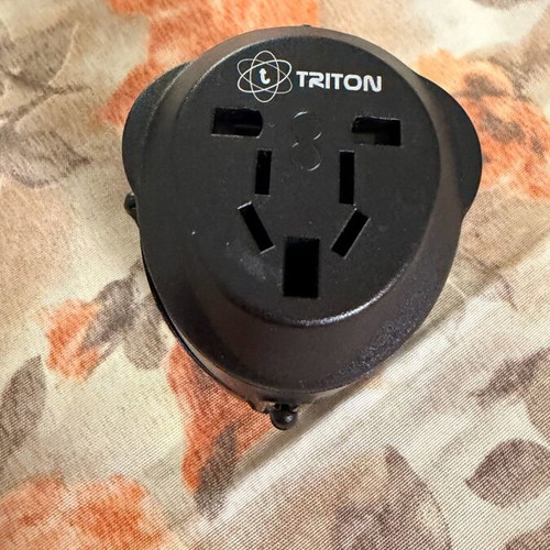 Universal travel adapter like new
