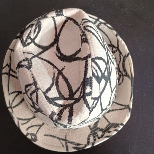 Hat white and black size 57 used