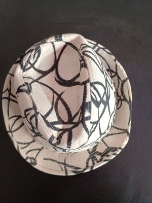 Hat white and black size 57 used