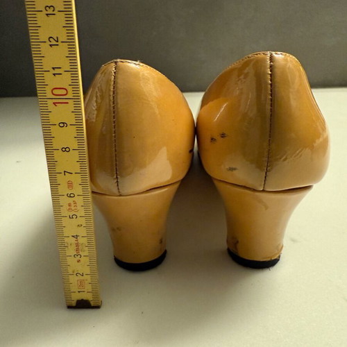 Handmade pumps like new, beige, size 38 Dialektos