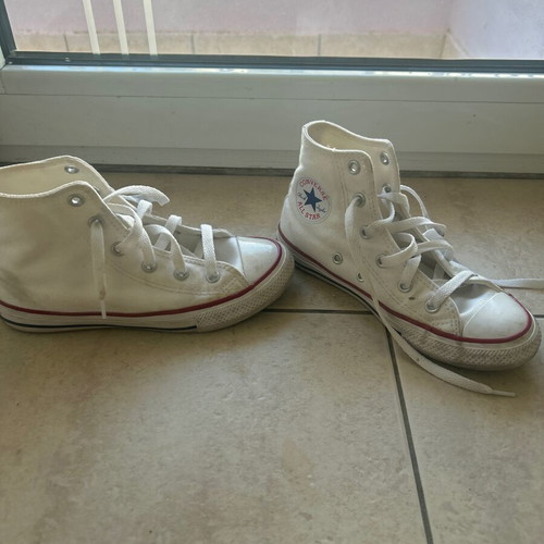 Converse All Star kids white athletic shoes like new, size 32