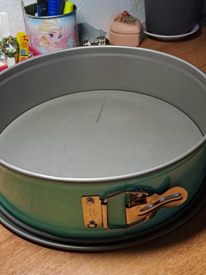 Cake pan used
