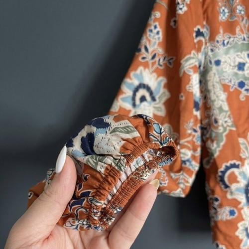 Envy Floral Top medium satin fabric like new, orange
