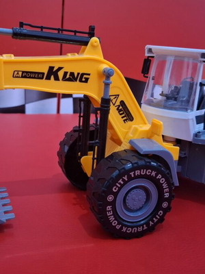 Tractor 35cm like new