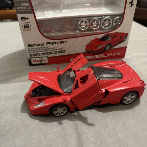 Ferrari Enzo 1/24 model car like new