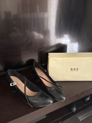 Bloch black leather character dance shoes, size 40