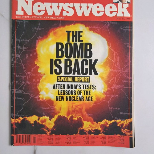 Newsweek collection like new, pack of 27 old magazines
