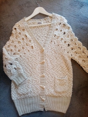 VOSTIK knitted cardigan S like new, 70% wool, beige