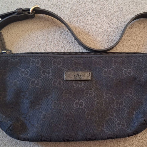 Gucci shoulder bag slightly used, black