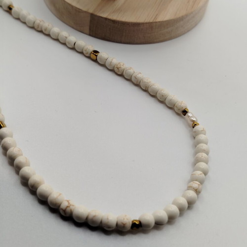 Handmade necklace with howlite, hematite, pearl and stainless steel, new