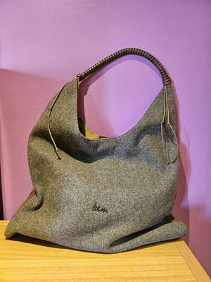 Kem shoulder bag like new, gray and beige