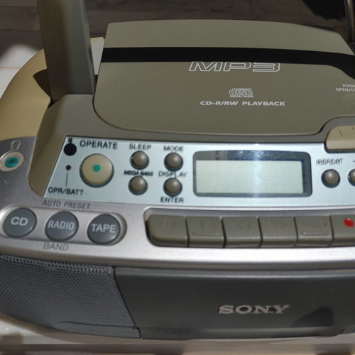 Sony CD radio portable used, plays CD and radio