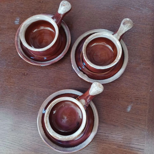 Set of 3 drip glaze pottery soup bowls with handles and plates like new