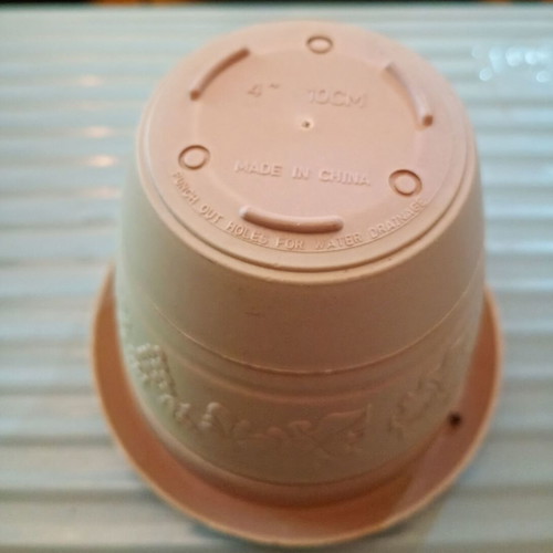 Plastic flower pot like new, small hard plastic