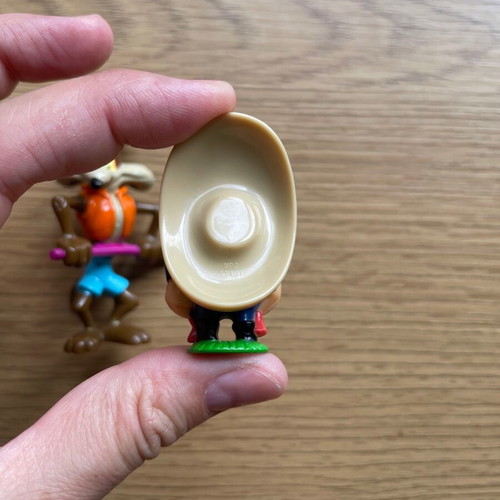 Фигури Kinder Surprise Maxi Looney Tunes Coyote и Yosemite Sam като нови