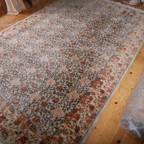 Handmade wool rug like new, 3.26 x 1.96 m, classic design