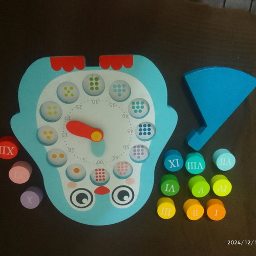 Educational learning clock like new with stand and manual hands