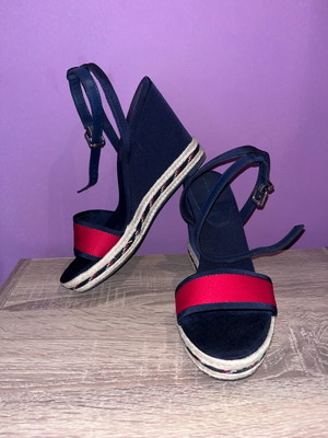 Πλατφόρμες Tommy Hilfiger σαν καινούργιο, μέγεθος 40, μπλε και κόκκινο