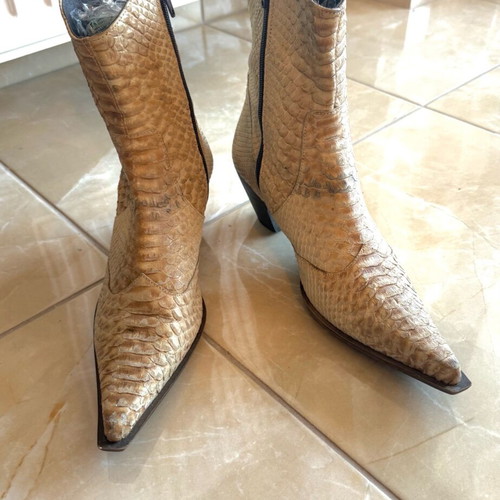 Women’s cowboy style leather boots snake pattern size 39 like new