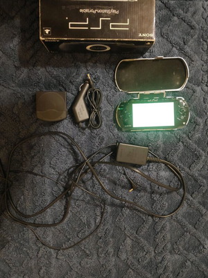 Sony PSP 1004 like new with original charger, case and cover