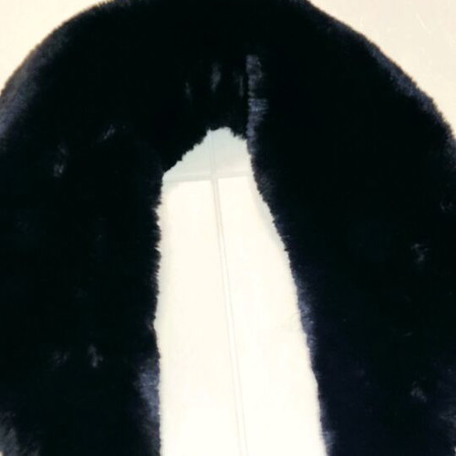 Natural fur collar black like new