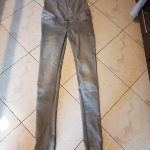 H&M denim jeans with extra fabric for belly coverage, like new, gray