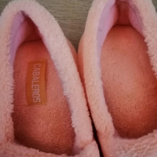 Children's slippers size 28 like new, orange winter house slippers