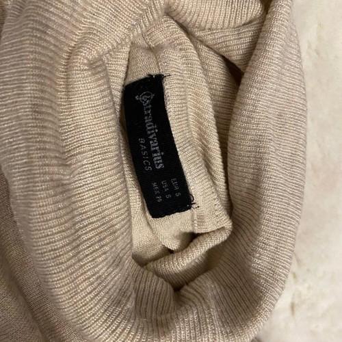 Stradivarius thin turtleneck used, size S, beige with buttons