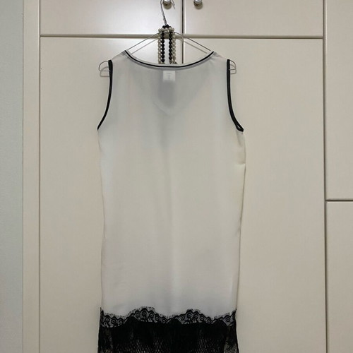 Blouse dress like new with necklace, black and white