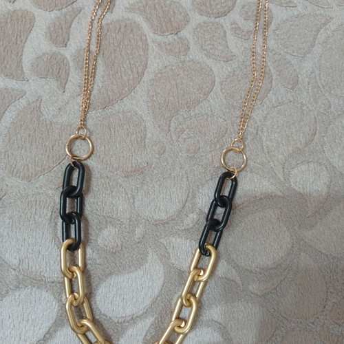 Long necklace black and gold
