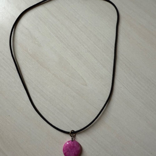 Necklace with pink bead like new