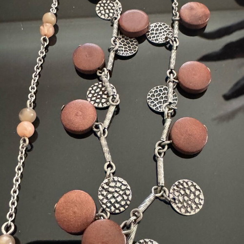 Long necklace new in nude colors