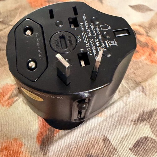 Universal travel adapter like new