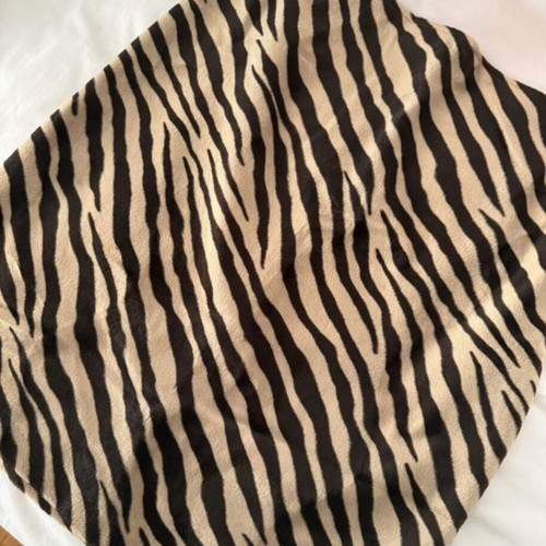 Benetton zebra skirt like new, beige and black