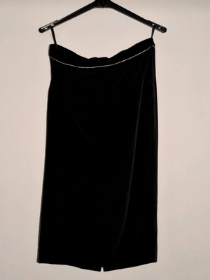 Velvet skirt black like new with gold stripe, size M