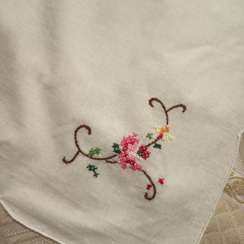 Handmade vintage cotton tablecloth 80x80 with lace and embroidery like new