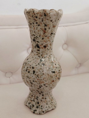 Decorative ceramic vase with speckled pattern