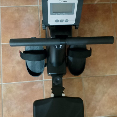 Amila rowing machine like new, model 2026, magnetic resistance