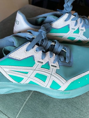Αθλητικά παπούτσια ASICS καινούργια, δεν έχουν φορεθεί size 43,5