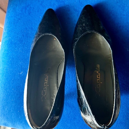 Haralas pumps used black patent leather size 37.5
