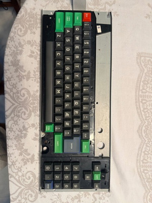 Πληκτρολόγιο Amstrad CPC 464 μεταχειρισμένο, λειτουργικό με ελατήρια up arrow που λείπουν