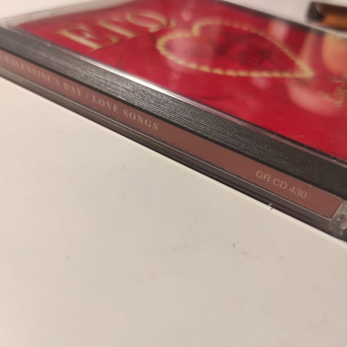 Valentine's Day Love Songs CD like new, pop collection