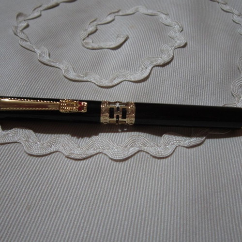 Pen new black ink with gold dragon design