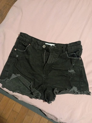 Τζιν σορτσ Bershka μεταχειρισμένο, κοντό, μαύρο, μέγεθος M