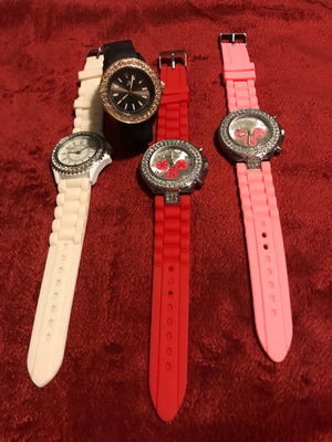 Women's watches used, waterproof with rhinestones, pack of 4