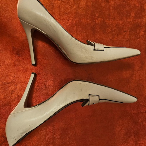 Valentino Garavani pumps like new, white leather, size 39