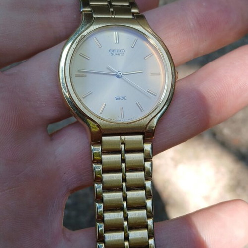 Seiko Quartz SX V701-6K00 wristwatch like new, missing strap clasp